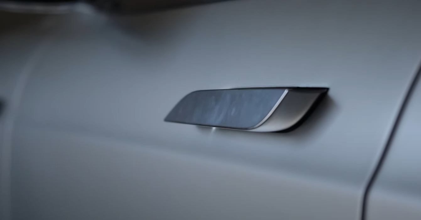  可展開(kāi)式車門把手處于伸出位置