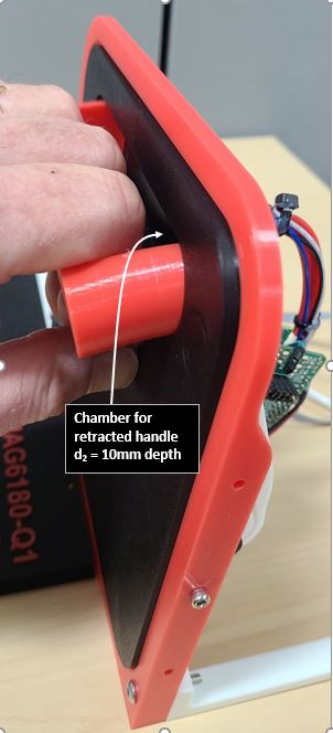  用手抓住伸出的把手