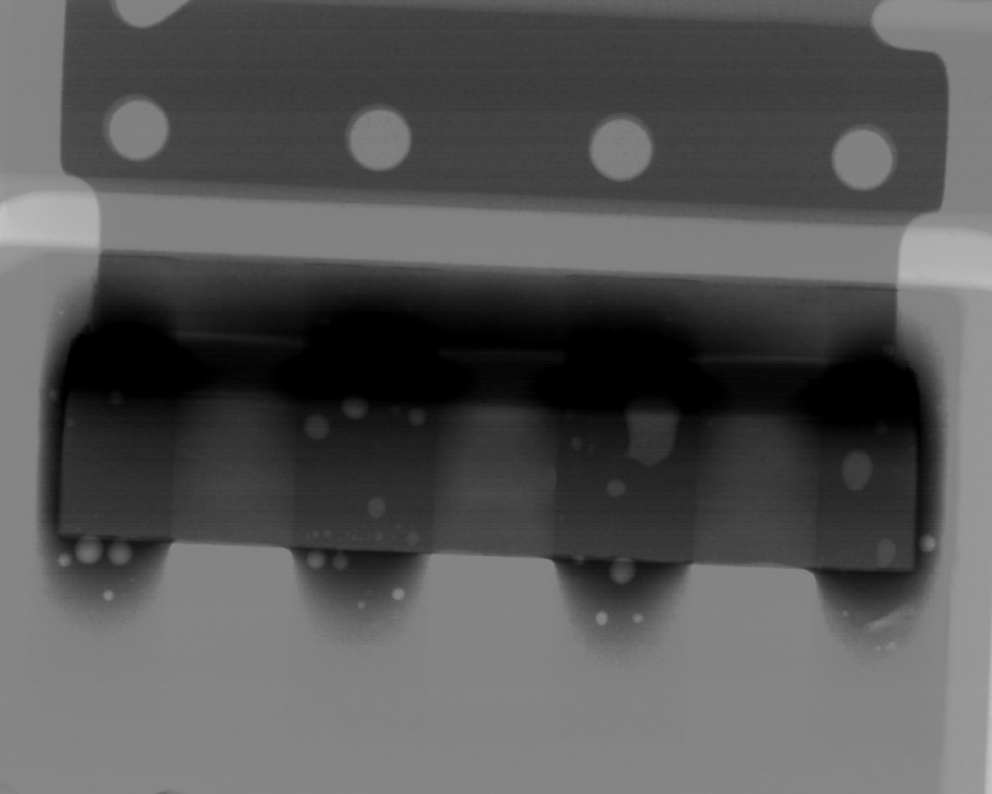  500 個(gè)溫度循環(huán) X 射線，左側(cè)引線