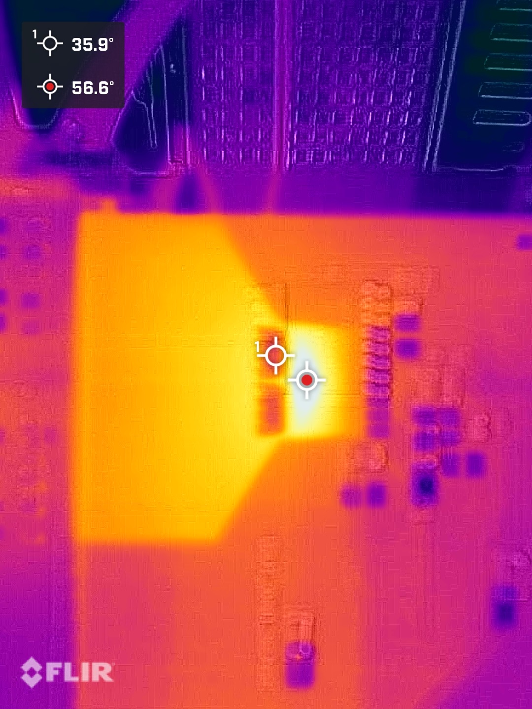 SOIC-10 封裝在 SOIC-16 焊盤布局上，500 個(gè)循環(huán)后，SAC 水溶性焊膏