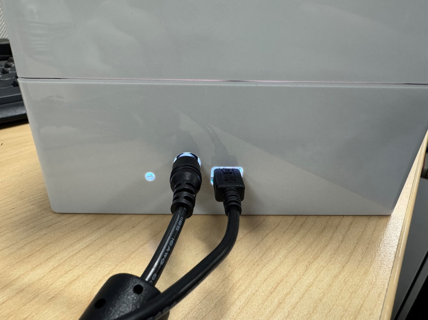 LIGHTSOURCE01EVM USB 和電源連接